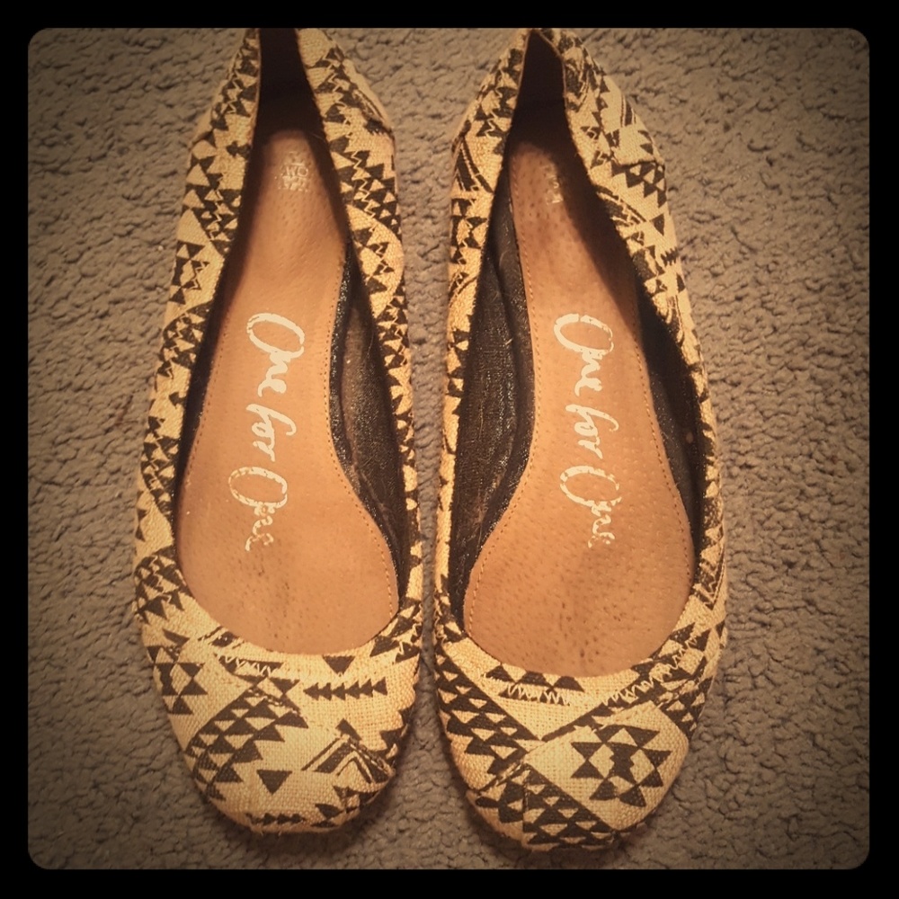 TOM'S flats